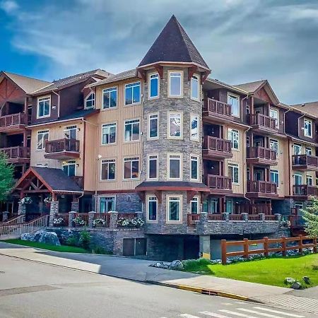 Sunny Tranquil Woods Turret In Falcon Crest Lodge Canmore Exterior foto
