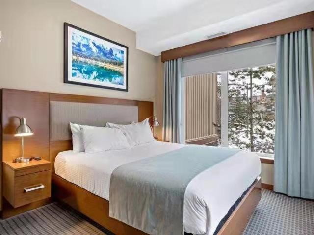 Sunny Tranquil Woods Turret In Falcon Crest Lodge Canmore Exterior foto